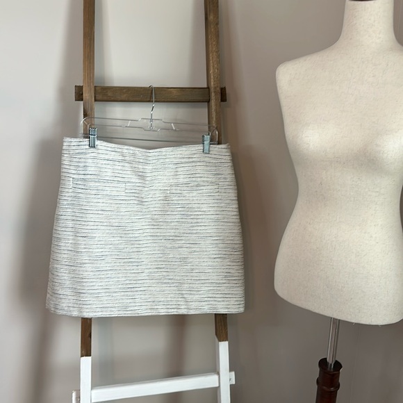 Ann Taylor LOFT White Cotton, Polyester and Acrylic Mini Skirt Size 14 in GUC - Picture 1 of 17